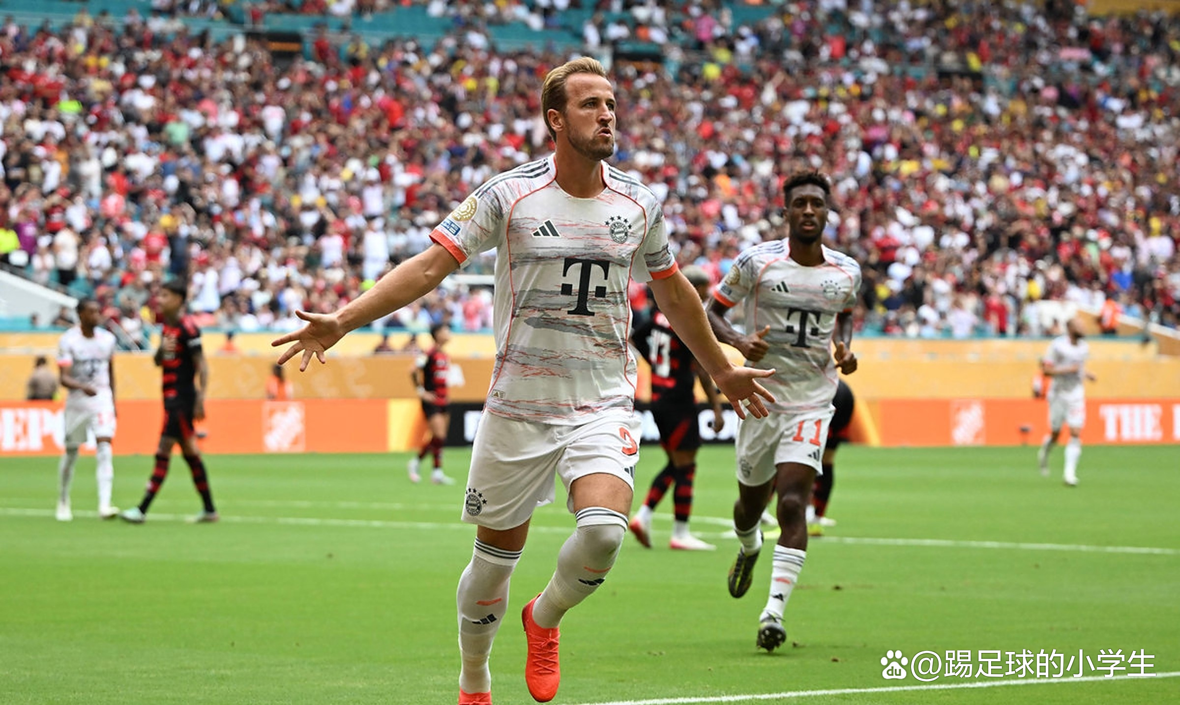 凯恩迎来十五赛季出色发挥，巴塞罗那观众热烈欢呼！比赛高潮迭起的简单介绍