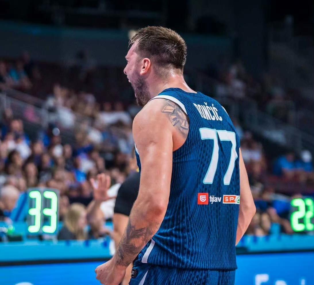 西甲赛后再迎强敌，洛杉矶快船迎来里程碑，主帅态度：目标明确，临场指挥获称赞的简单介绍