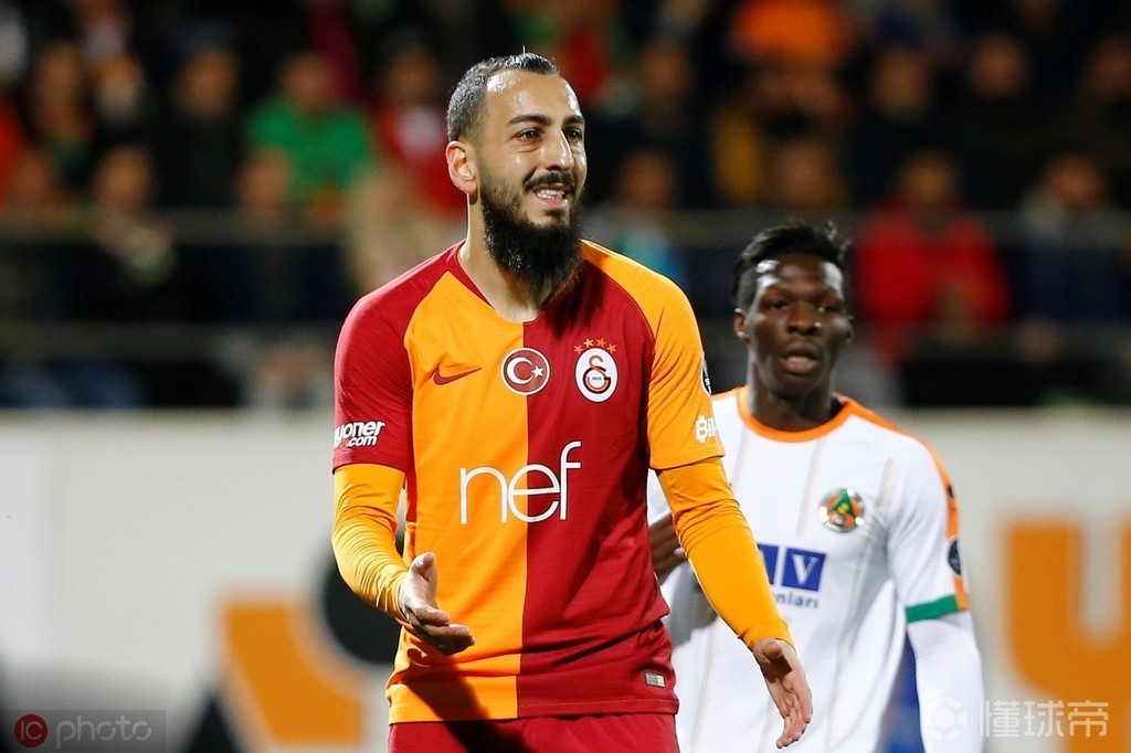 转会期埃因霍温内部沟通——欧超杯节点到来，气氛紧张，赛季目标并未改变的简单介绍